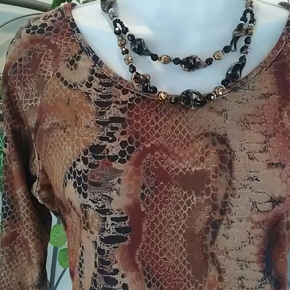 Fun Snake Print Top - Picture 2 of 4